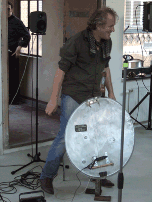 Leo K�nigsberg of the Tiefenrauschorchester installing his instrument, the satellite dish