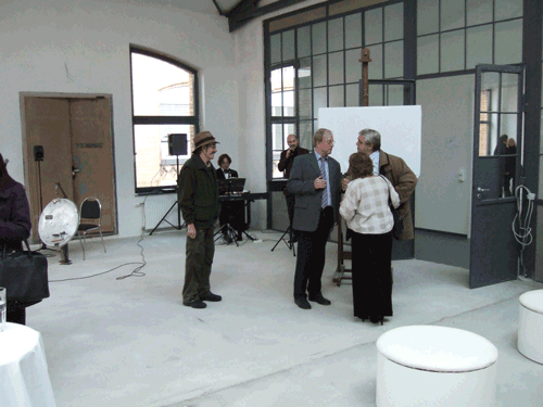 Mrs. Thyrolph is being welcomed by Dieter Ruhnke