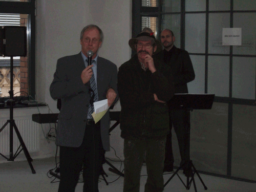Dieter Ruhnke and J�rgen Draeger; in the background Cem S�zer of the ORWOhaus-Duo that cares for the background music