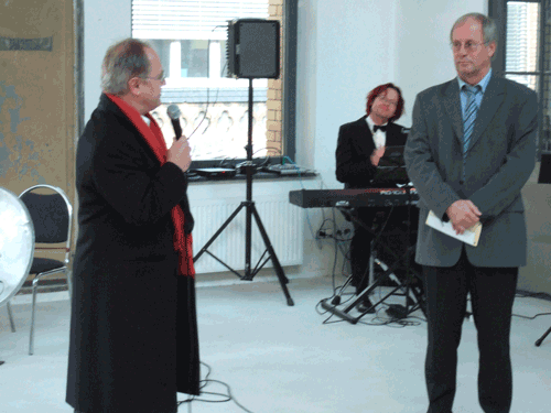 Sven Herrmann (Schauhallen) rises to speak