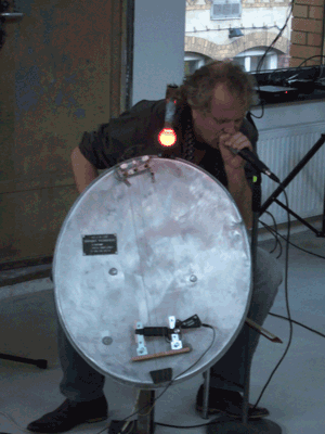 Leo K�nigsberg performing