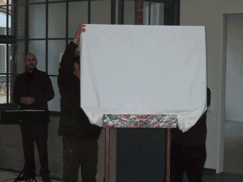 Kurz vor der Enth�llung des neuen Kunstwerkes von Herrn Draeger.