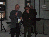Dieter Ruhnke und J�rgen Draeger im Hintergrund Cem S�zer vom ORWOhaus-Duo, das f�r die musikalische Untermalung der Er�ffnungsfeier sorgt